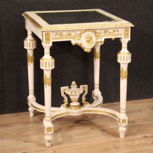 Piccolo tavolo in stile Luigi XVI