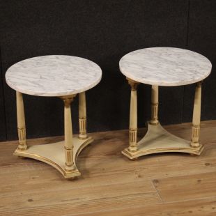Coppia di tavolini con piano in marmo del XX secolo