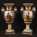 Coppia di vasi francesi in ceramica dipinta a mano del XIX secolo