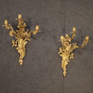 Coppia di applique francesi in bronzo dorato in stile Luigi XV
