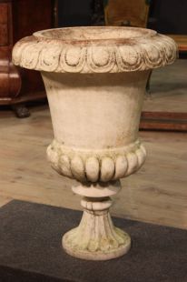Vaso in marmo a calice del XX secolo