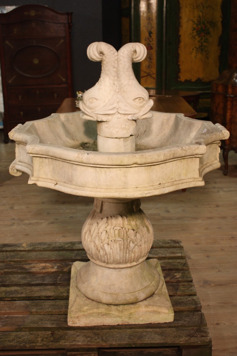 Fontana in marmo del XX secolo