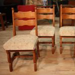 Gruppe von 4 nordeuropäischen rustikalen Stühlen
