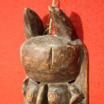 Maschera africana scolpita in legno