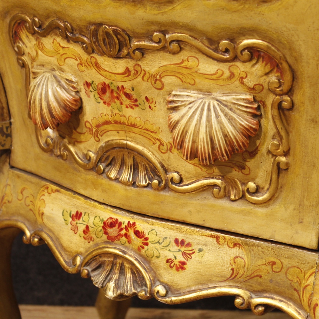 Coppia di comodini veneziani in legno laccato e dipinto - dettaglio