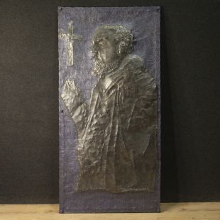 Scultura altorilievo firmata in metallo dipinto raffigurante Padre Pio