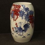 Chinesische bemalt Keramik Vase mit Hähnen und Blumendekorationen