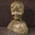 Skulptur aus bronzefarbenem Terrakotta Büste eines Kindes 