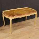 Tavolino veneziano laccato, dorato e dipinto a mano