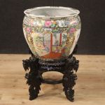 Vaso cinese in ceramica smaltata, dorata e dipinta