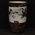 Vaso cinese in ceramica con cavalli