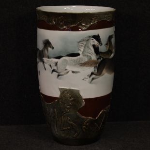 Vaso cinese in ceramica con cavalli