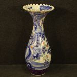 Japanische Vase aus glasierter und bemalter Keramik des 20. Jahrhunderts