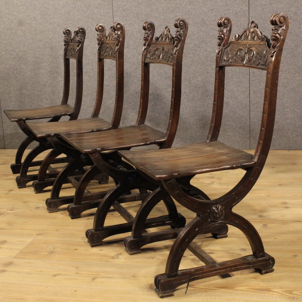 Gruppo di quattro sedie francesi in stile Rinascimentale